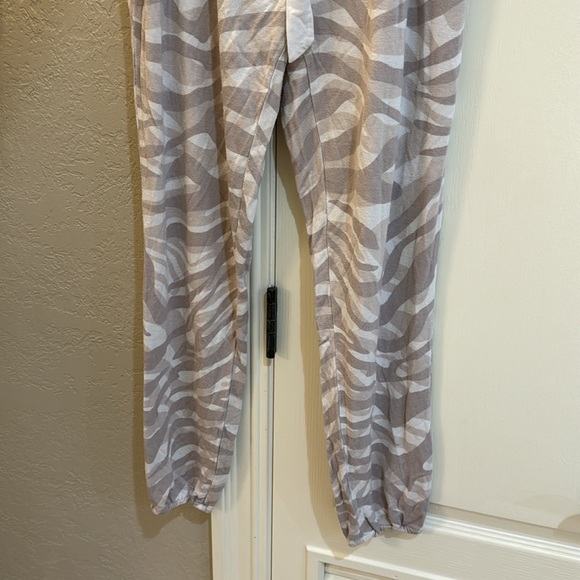 Soma WKND Sunday Lounge Set in Graceful Zebra - Picture 8 of 11